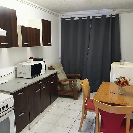 Appartement F1 Rez De Chausser Bg N°2 Bains-les-Bains Dış mekan fotoğraf