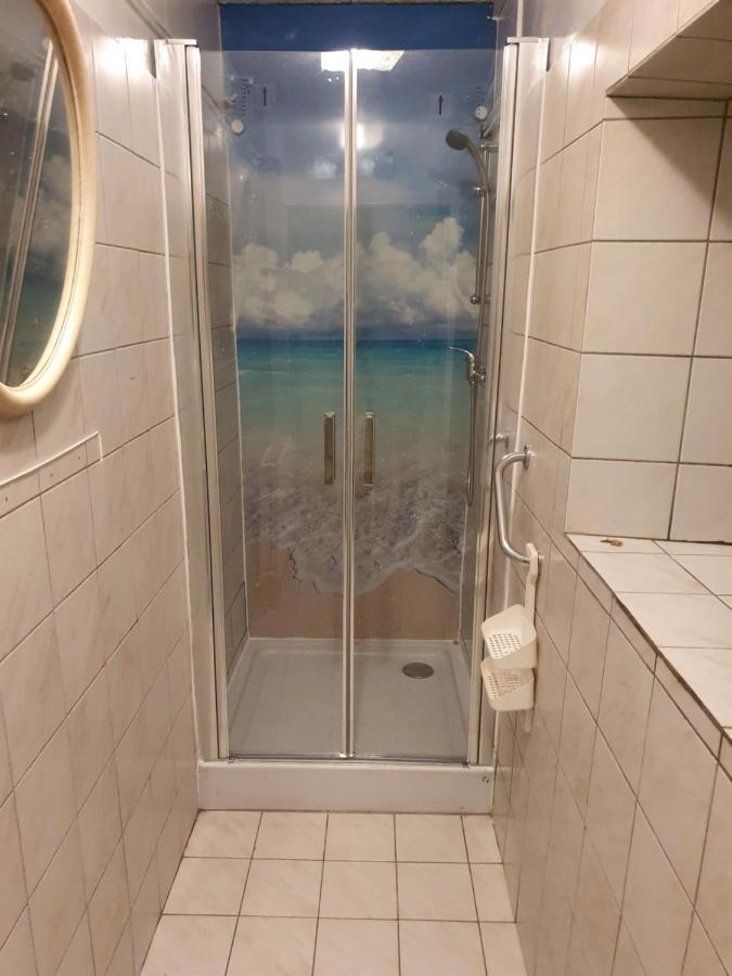 Appartement F1 Rez De Chausser Bg N°2 Bains-les-Bains Dış mekan fotoğraf